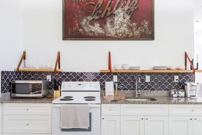 Building Photo - 717 Forest Hill Blvd