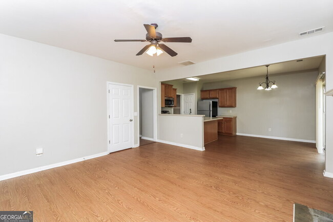 Building Photo - 503 Millside Tr