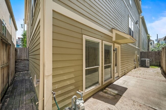 Building Photo - 1429 Oneil St