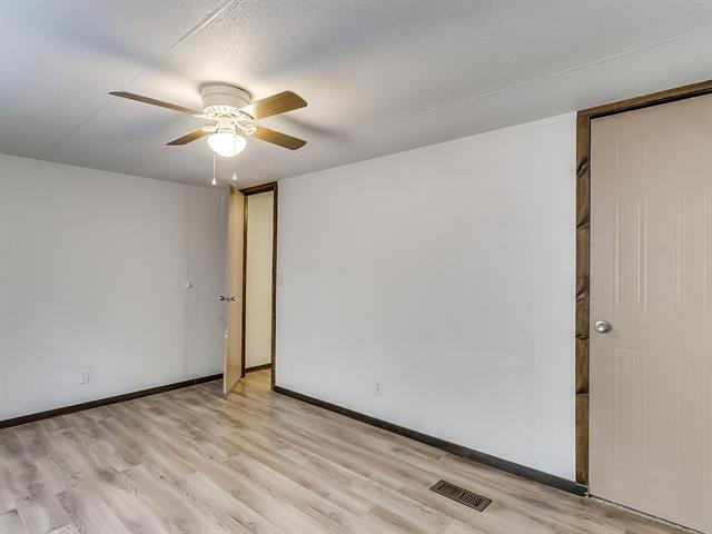 Building Photo - 1802 Whispering Oaks St