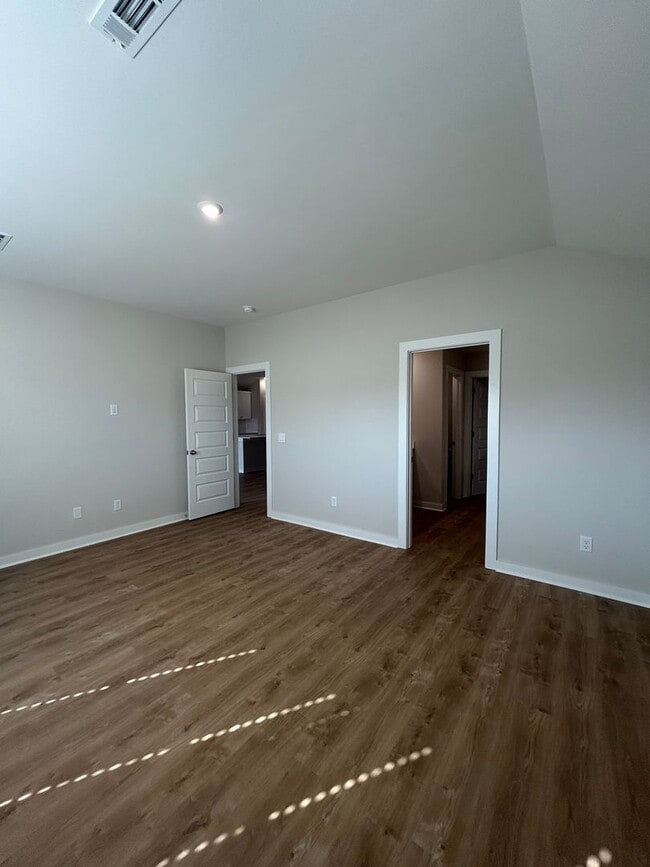 Building Photo - Spacious 4-Bedroom Home in Fayetteville