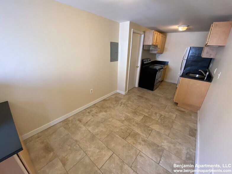 Building Photo - 385 Dorchester St