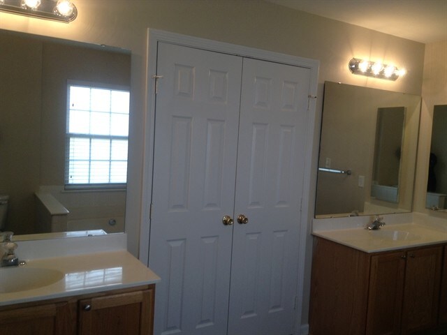Building Photo - 2512 Kings Farm Way