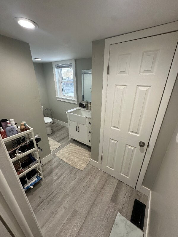 Building Photo - 150 E North St