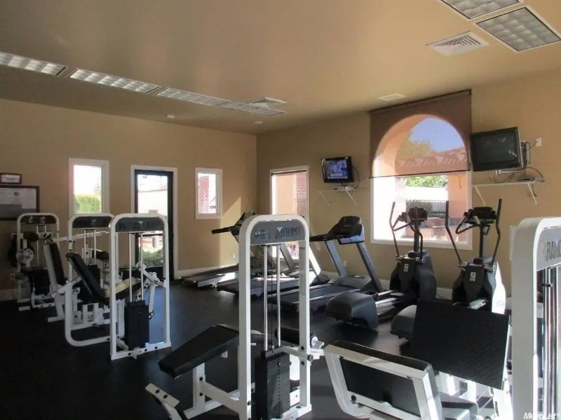 Fitness room - 4800 Westlake Pky