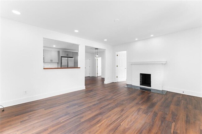 Building Photo - 487 Pasley Ave SE