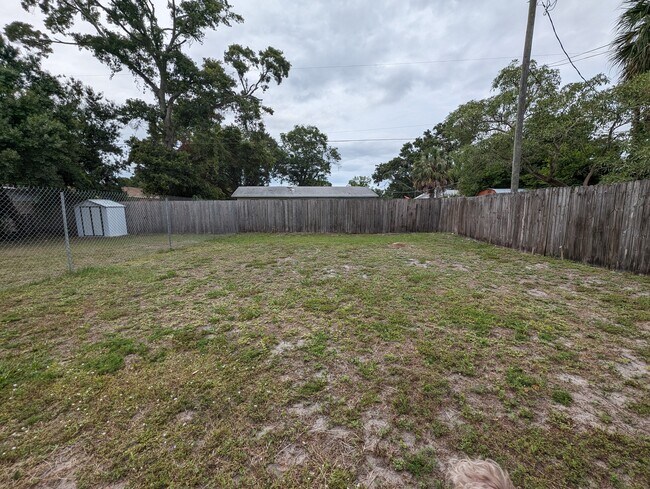 Building Photo - 416 40th St E