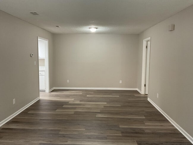 Building Photo - 1546 Hamilton Dr