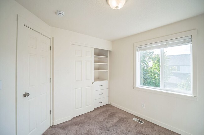 Building Photo - 3114 SE Tumblestone Dr