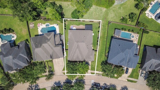 Building Photo - 30 Adrianna Path Dr