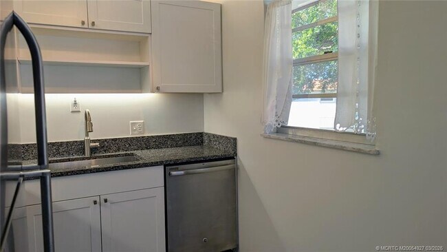 Building Photo - 1225 NW 21st St