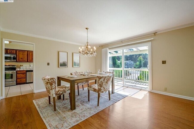Building Photo - 24665 Sylvan Glen Ct