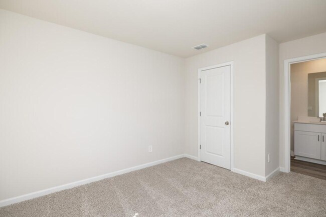 Building Photo - 166 Magnolia Dr