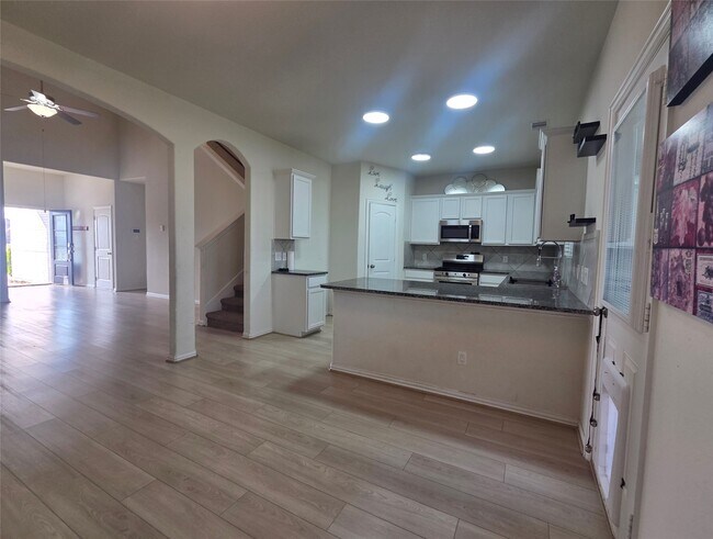 Building Photo - 28137 Aspen Horizon Dr