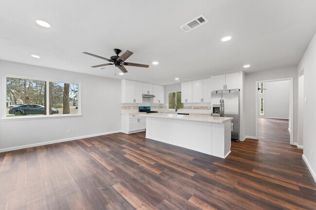 Building Photo - 2 Dewthread Ct