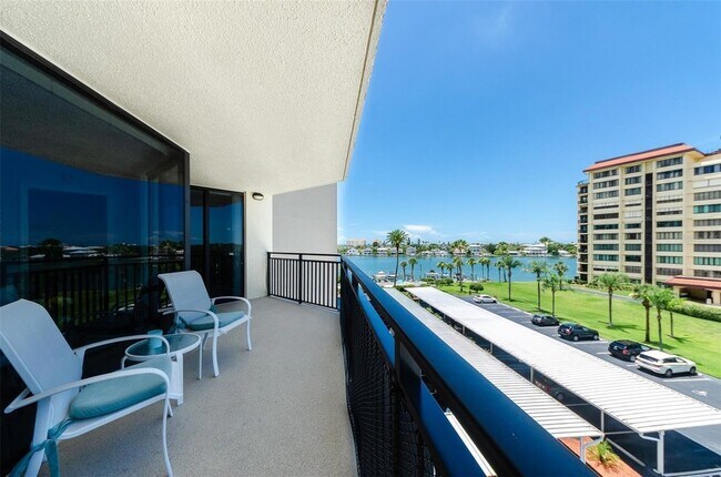 Building Photo - 690 Island Way