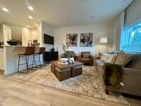 Building Photo - Beautiful Upgraded Vancouver Townhome!