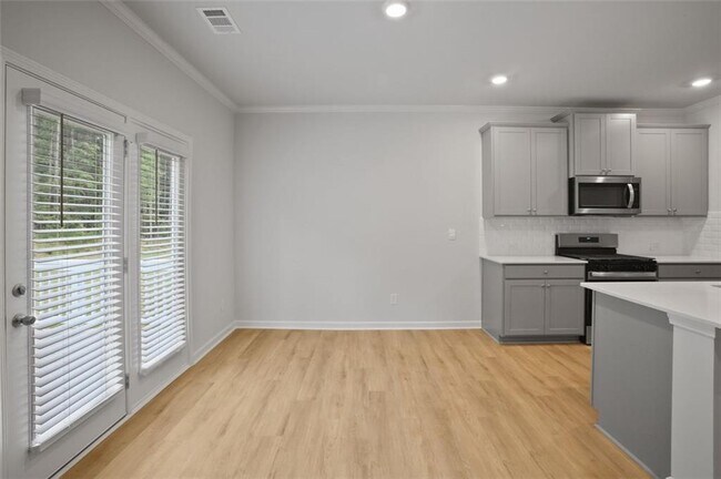 Building Photo - 136 Hampton Ter