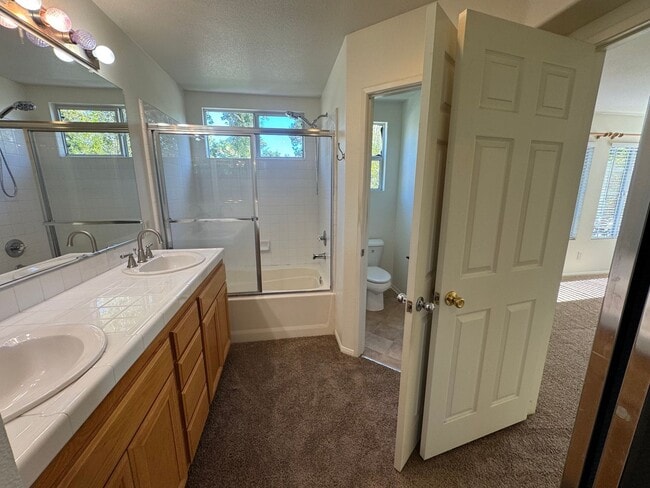 Building Photo - THE BEST OF BOTH WORLDS – FRESH & READY!