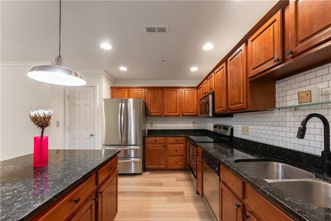 Building Photo - 304 Madison Ct