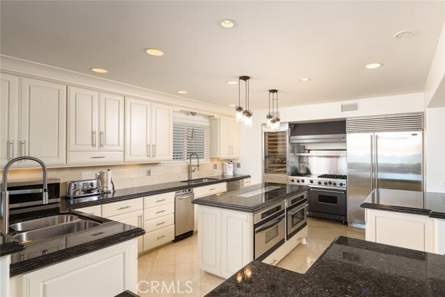 Building Photo - 3322 Via Lido