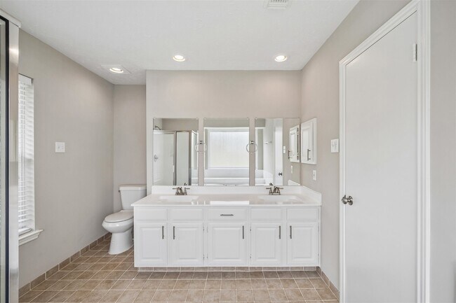 Building Photo - 2414 Chelston Ct
