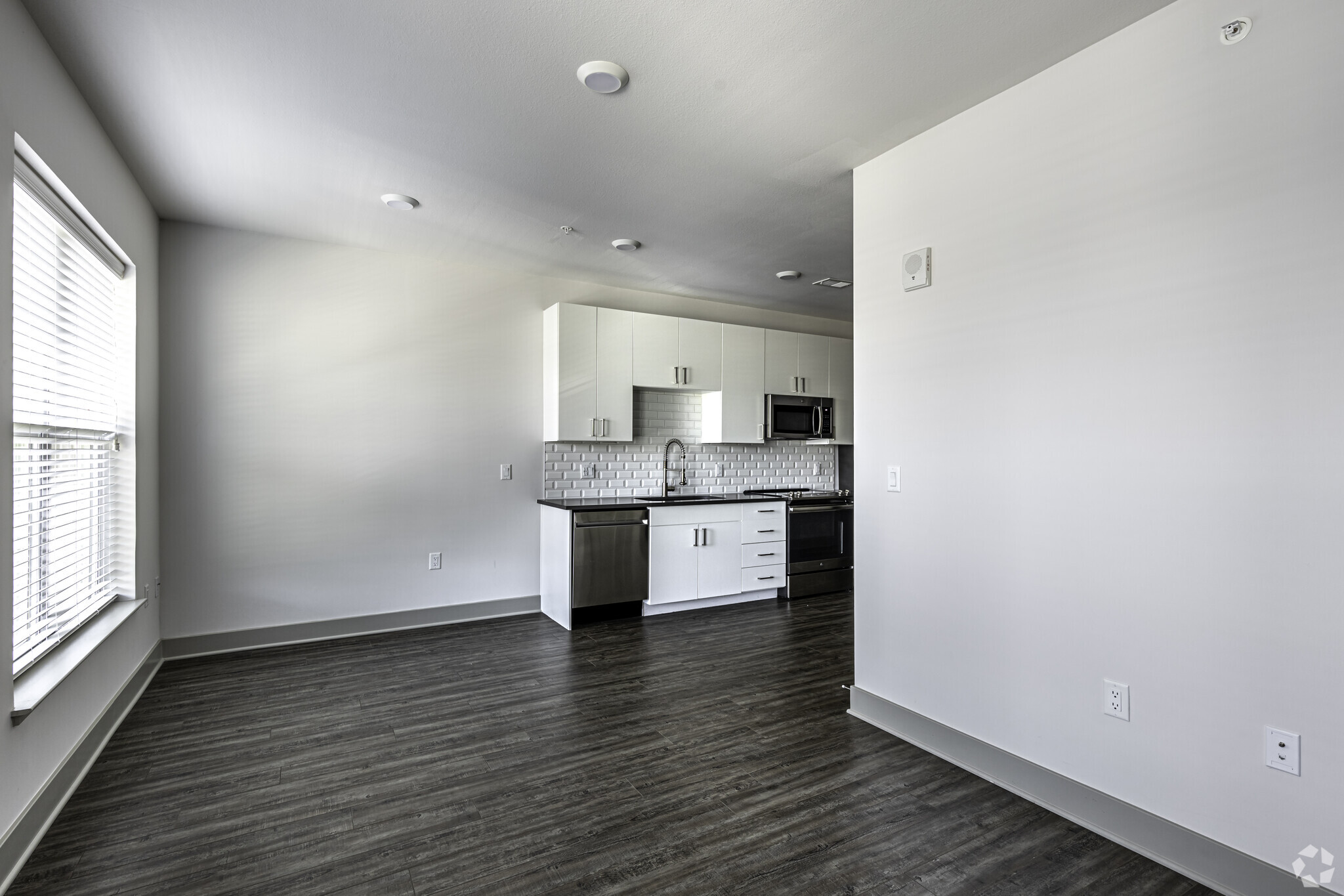 Studio - 556SF - RM West