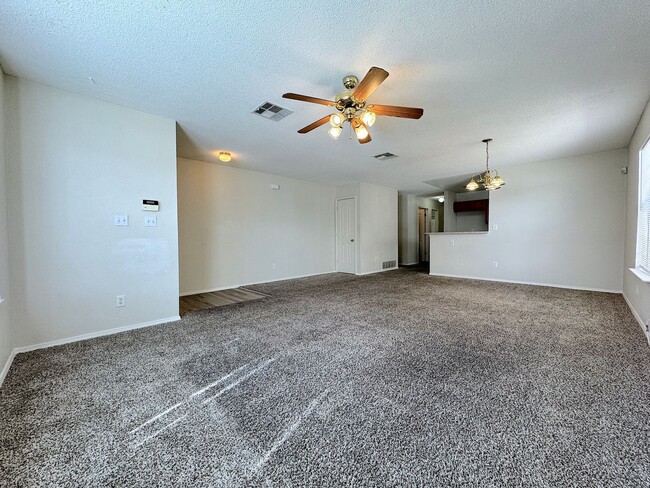 Building Photo - East El Paso 3 bed/2 Bath