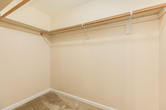 Building Photo - 3206 Pine St