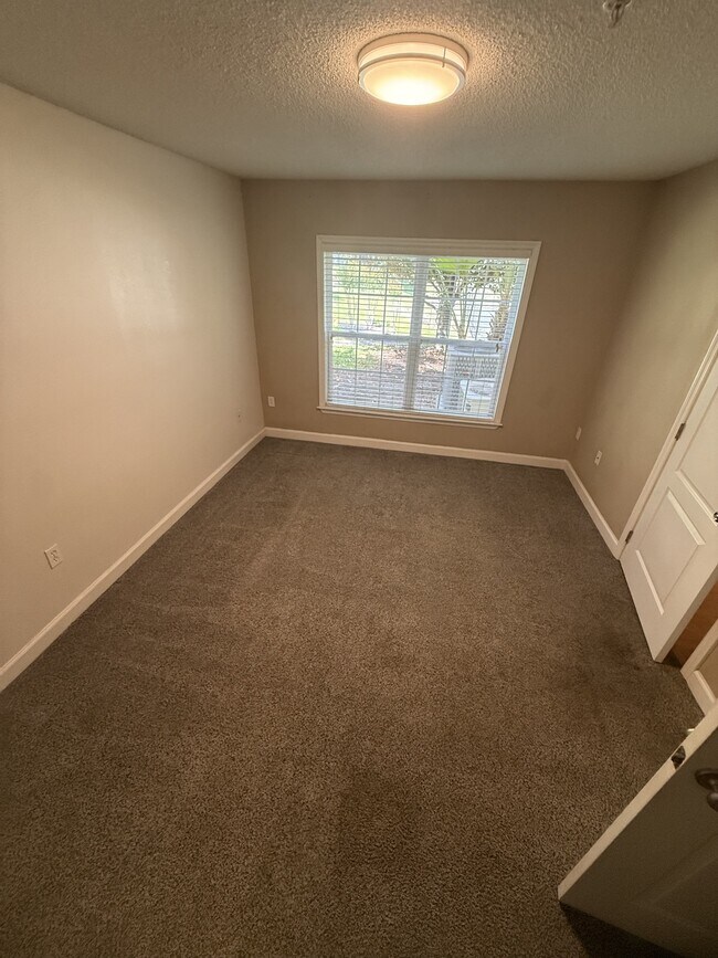 Building Photo - 2013 Dixie Belle Dr