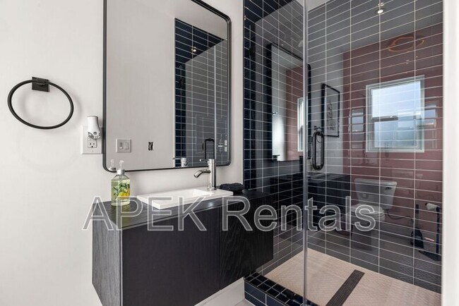 Building Photo - 2325 N Girasol Ave