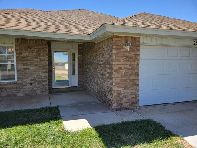 Building Photo - SPECTACULAR HOME ON CORNER LOT