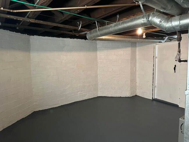 Building Photo - Two bedroom upper duplex
