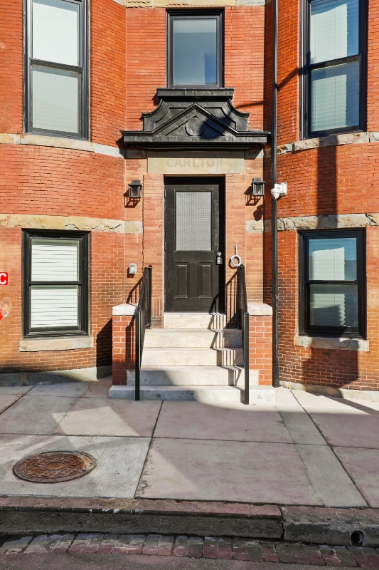 Building Photo - 2201 Brookfield Ave