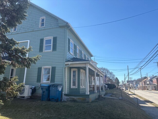 Building Photo - 3 Bedroom 1 Bath Loganville Dallastown SD