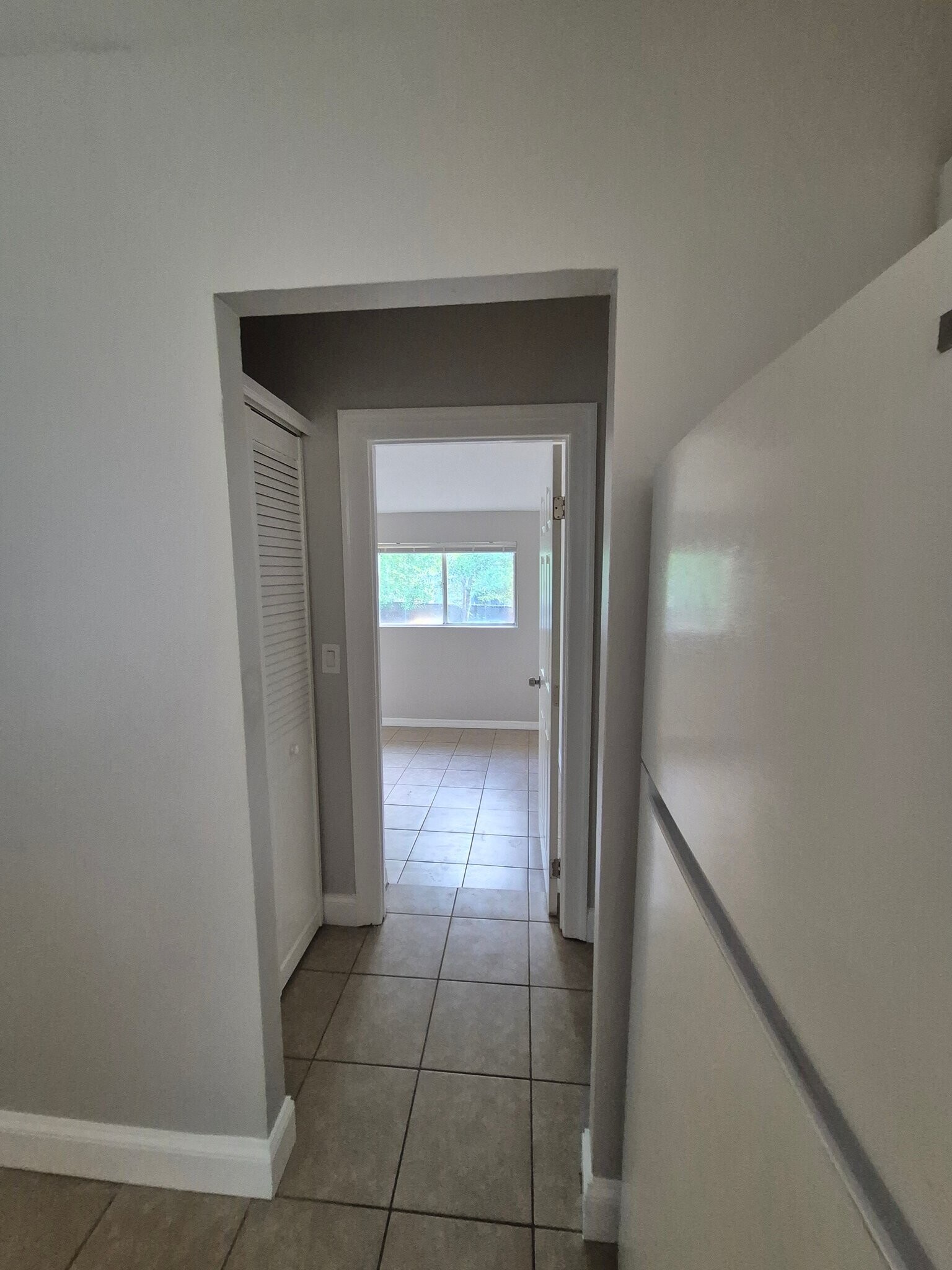 Building Photo - 7071 Holiday Dr