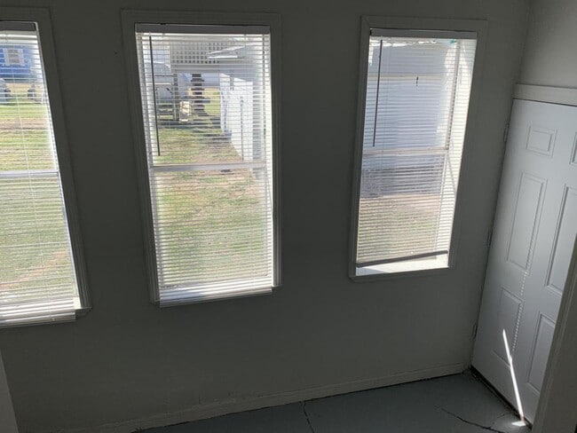 Building Photo - 204 E Fairchild Dr