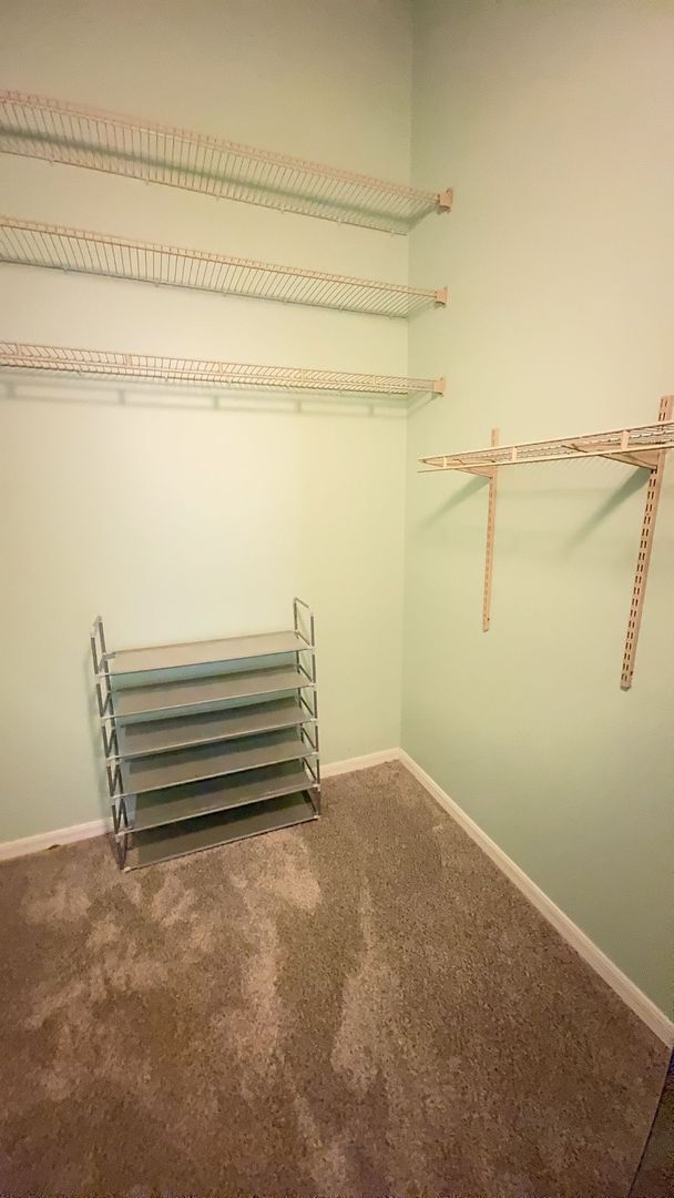 Building Photo - For Rent: A dazzling 5-bedroom, 3-bathroom...