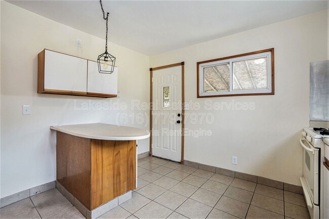 Building Photo - 531 Delaware St SE