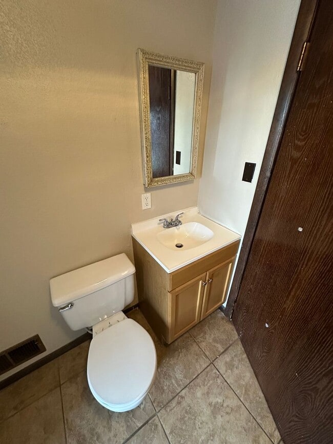 Building Photo - 1109-MF3-E