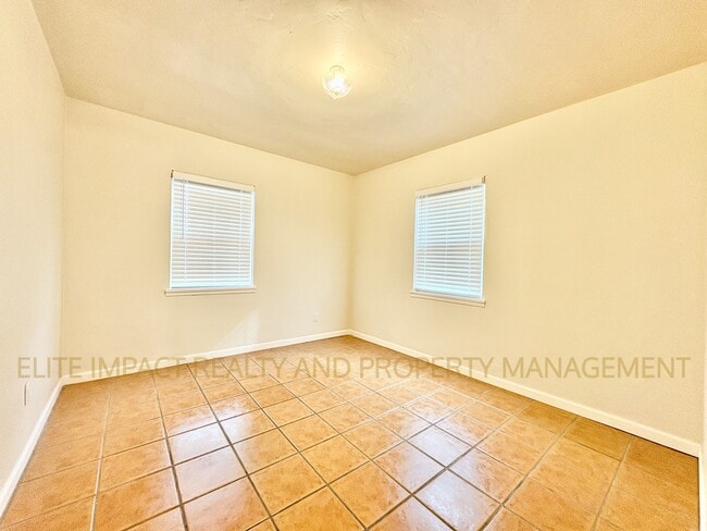 Building Photo - 1723 N Desmond Ln