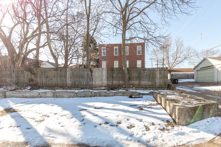 Building Photo - 4989 Arsenal St