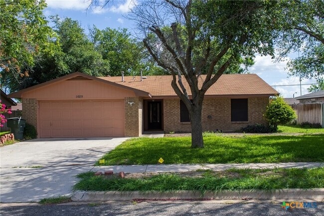 Building Photo - 1609 Ronstan Dr