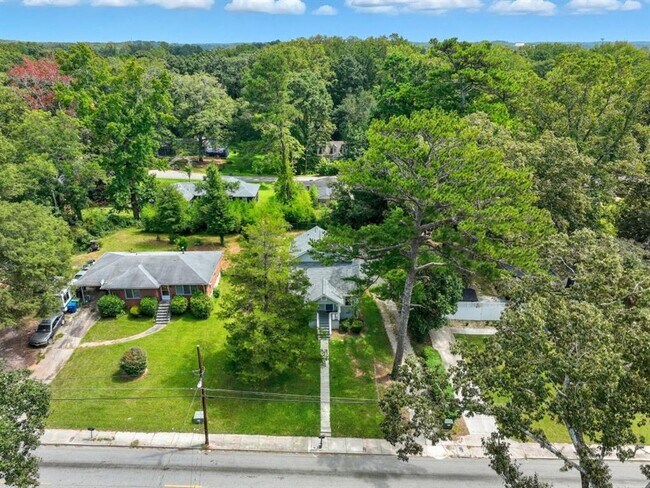 Building Photo - 2490 Barge Rd SW