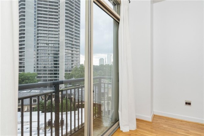Building Photo - 2626 Peachtree Rd NW