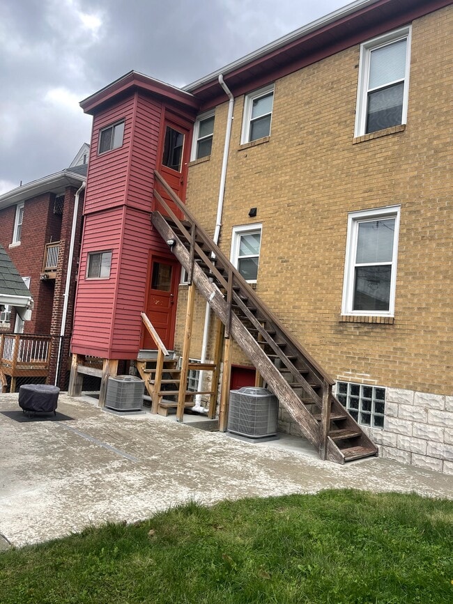 Building Photo - 1451 Tolma Ave