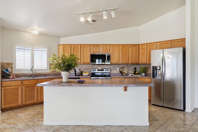 Building Photo - 4441 E Cottonwood Ln