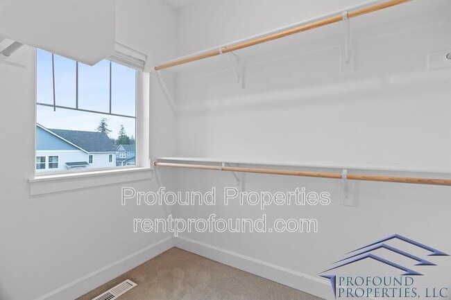 Building Photo - 6843 SE Red Alder St