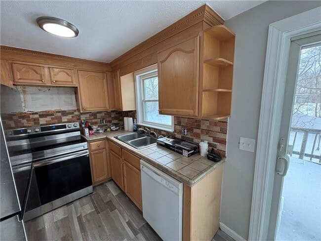 Building Photo - 24 Greenwood Dr