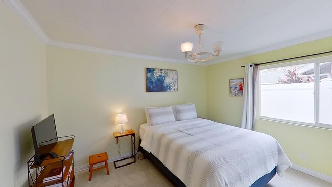 Building Photo - Beautiful Fully Furnished 3 Bedroom + Offi...